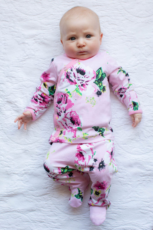 Newborn Baby Girl Kimono Set. Pink Floral made out of 100% cotton. Beautiful baby girl coming home out fit. Matchign mom robe and big sister sets avialable